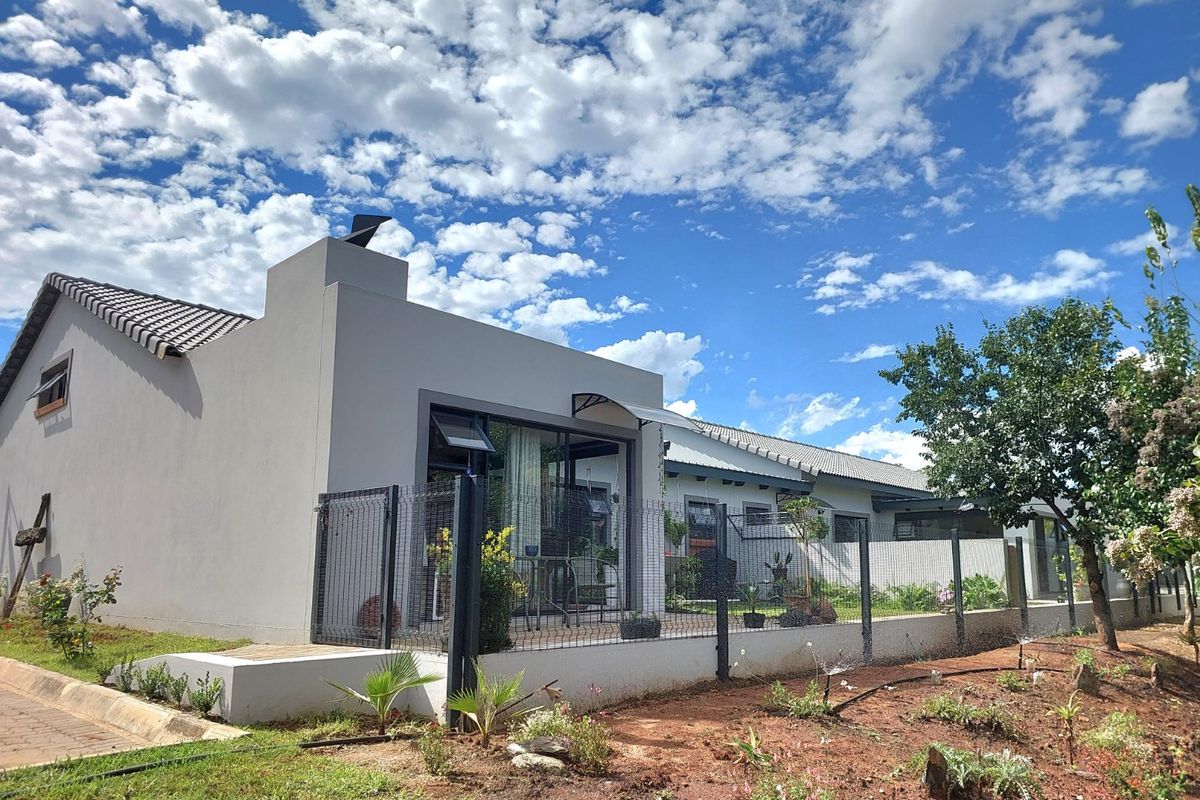 Secure, Serene Living for the Over 50s in Hartbeespoort - Photo 3