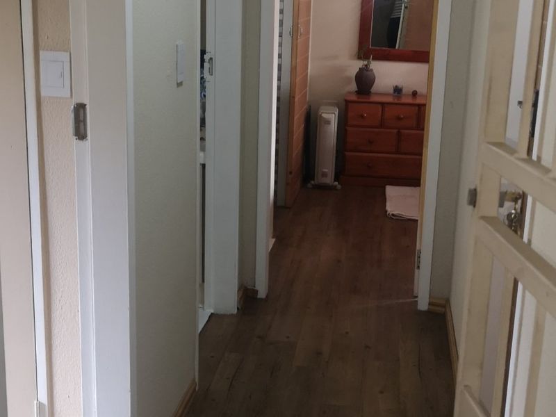 A Huge property with 3 Bedrooms, 2 Bathroom, Cottage plus pool. - Photo 10