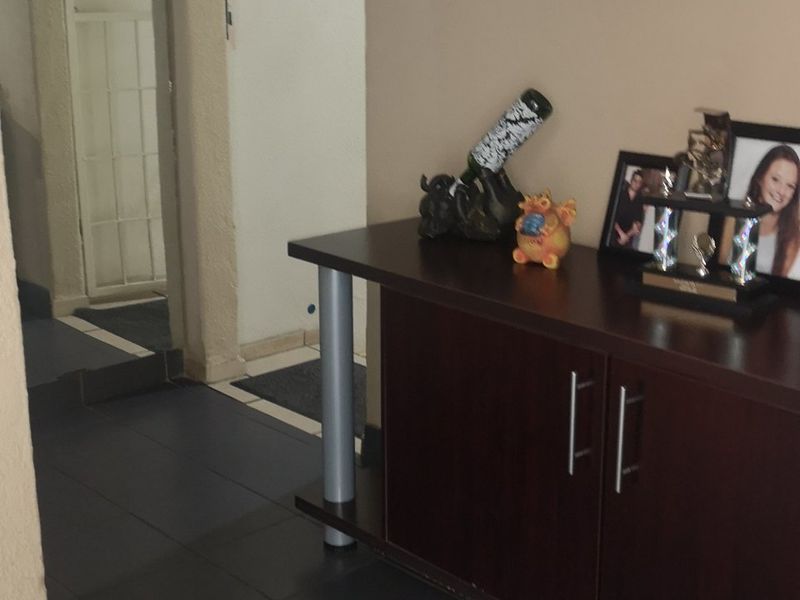 A Huge property with 3 Bedrooms, 2 Bathroom, Cottage plus pool. - Photo 9