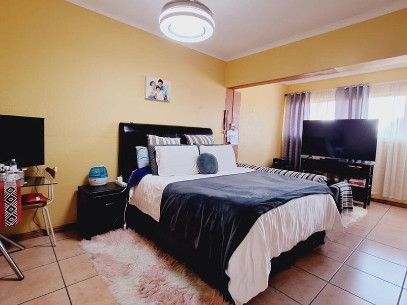 STUNNING DOUBLE STOREY TOWNHOUSE IN EDLEEN, KEMPTON PARK! - Photo 10