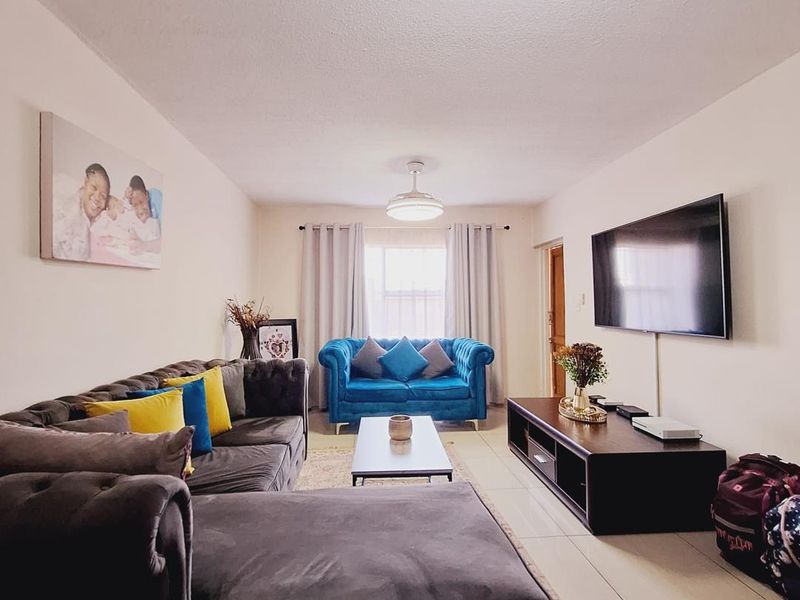 STUNNING DOUBLE STOREY TOWNHOUSE IN EDLEEN, KEMPTON PARK! - Photo 5