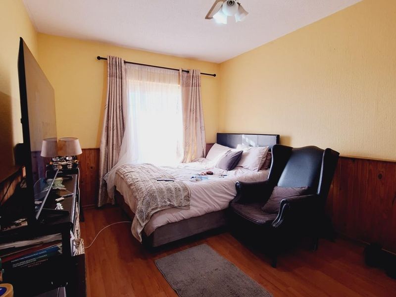 STUNNING DOUBLE STOREY TOWNHOUSE IN EDLEEN, KEMPTON PARK! - Photo 9