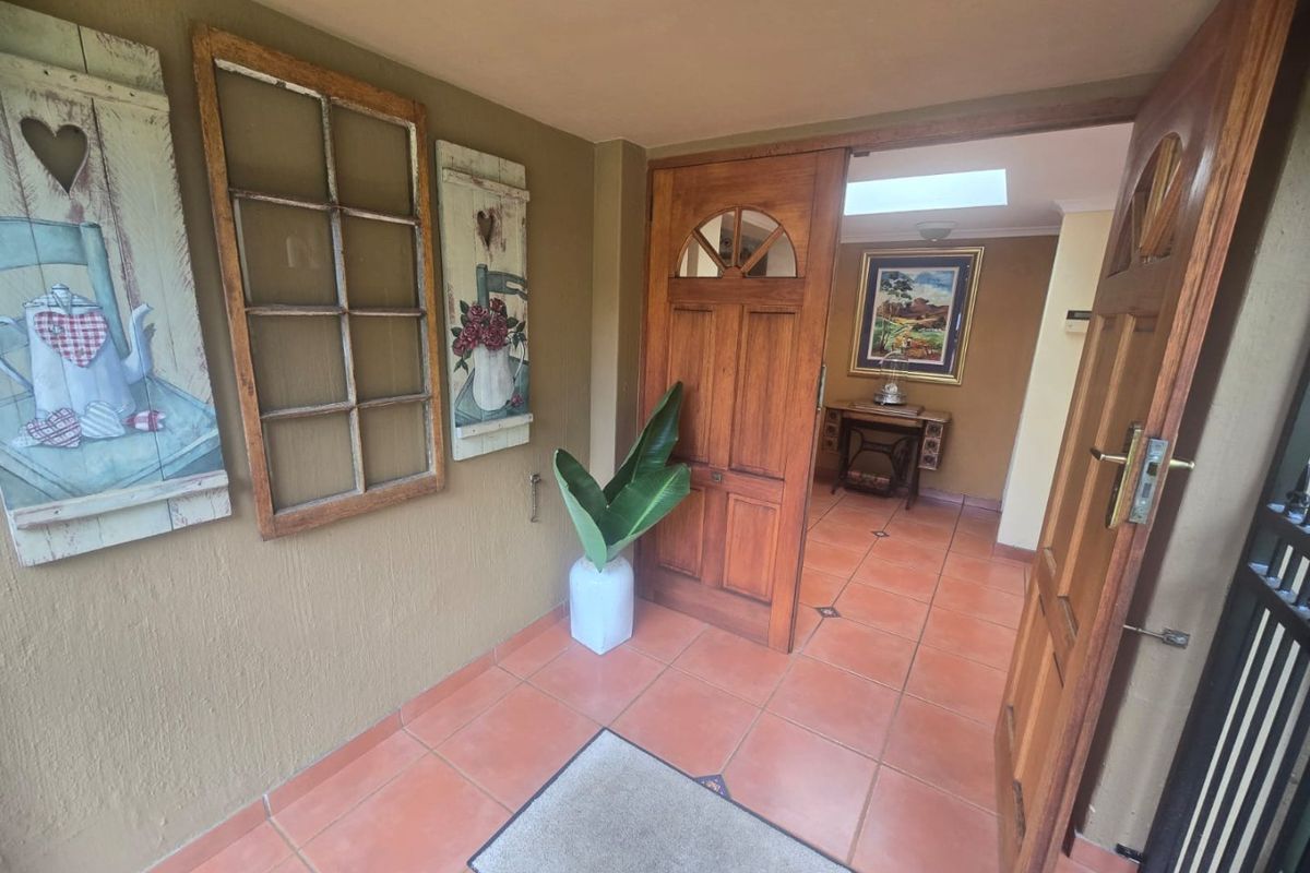 Luxury Family Home With Exceptional Features - Photo 2