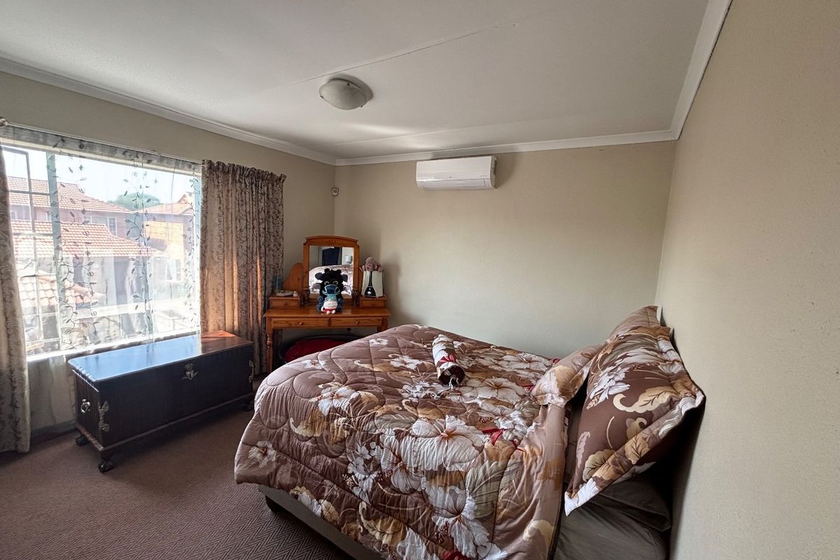 Stylish Secure Townhouse With Private Garden - Photo 4