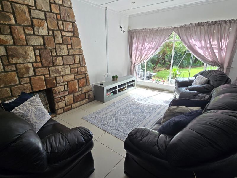 Really spacious and tastefully upgraded home in a quiet street. Families will thrive here. - Photo 6