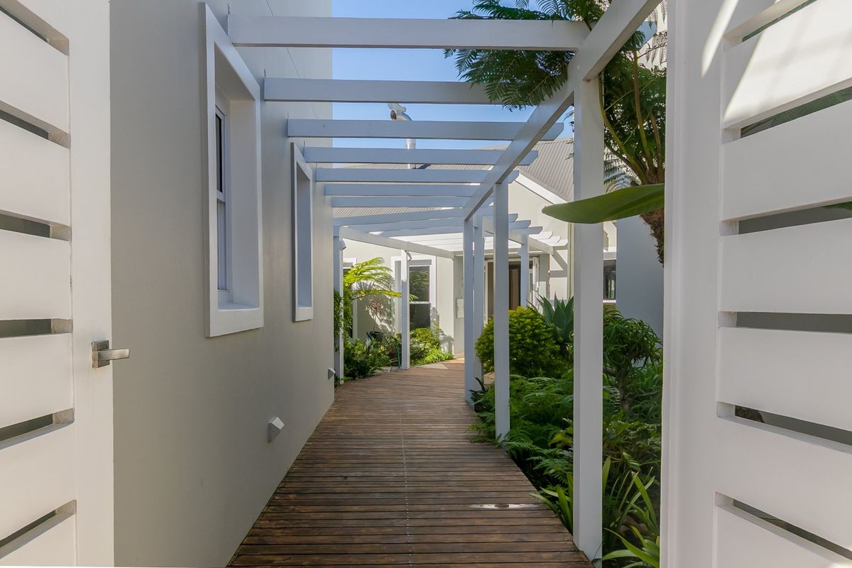 Exceptional Waterfront Living with Iconic Views - Photo 2