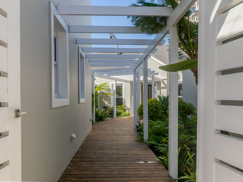 Exceptional Waterfront Living with Iconic Views - Photo 2