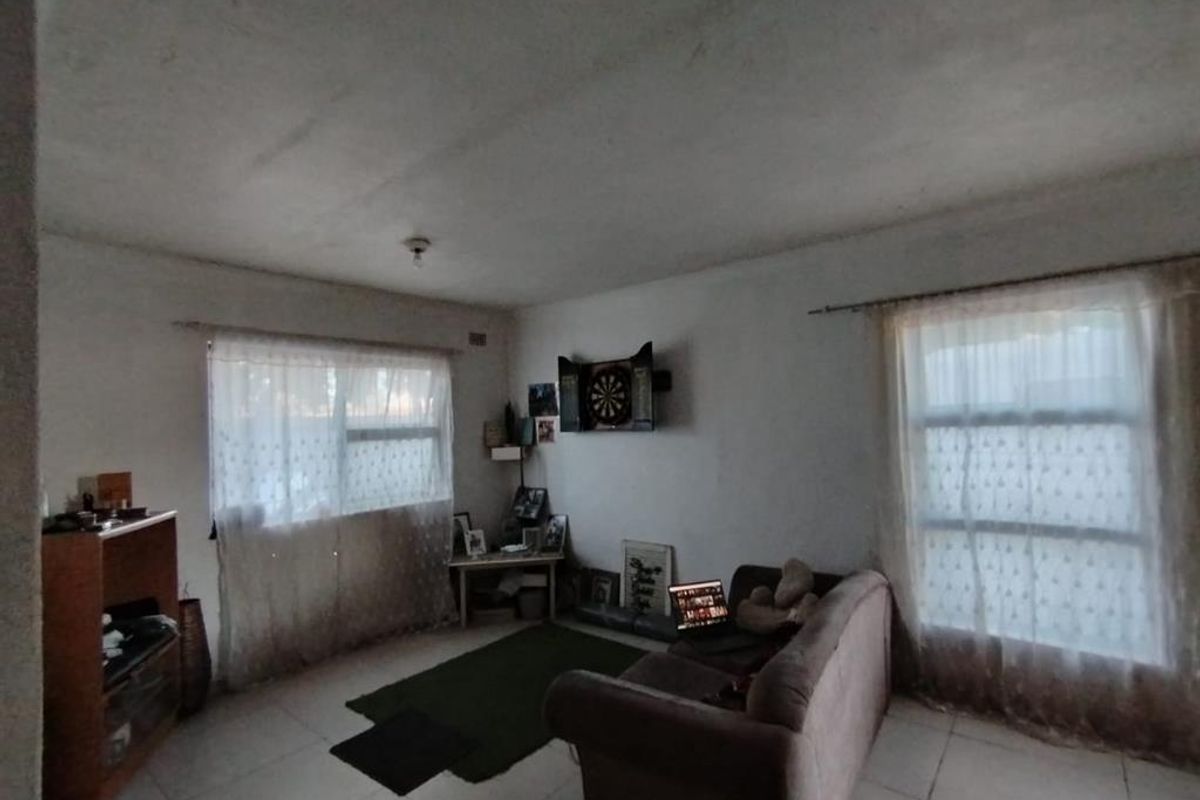 2 BED GROUND FLOOR FOR SALE IN GOLDEN OLDIE EIKENHOF FLATS - Photo 5