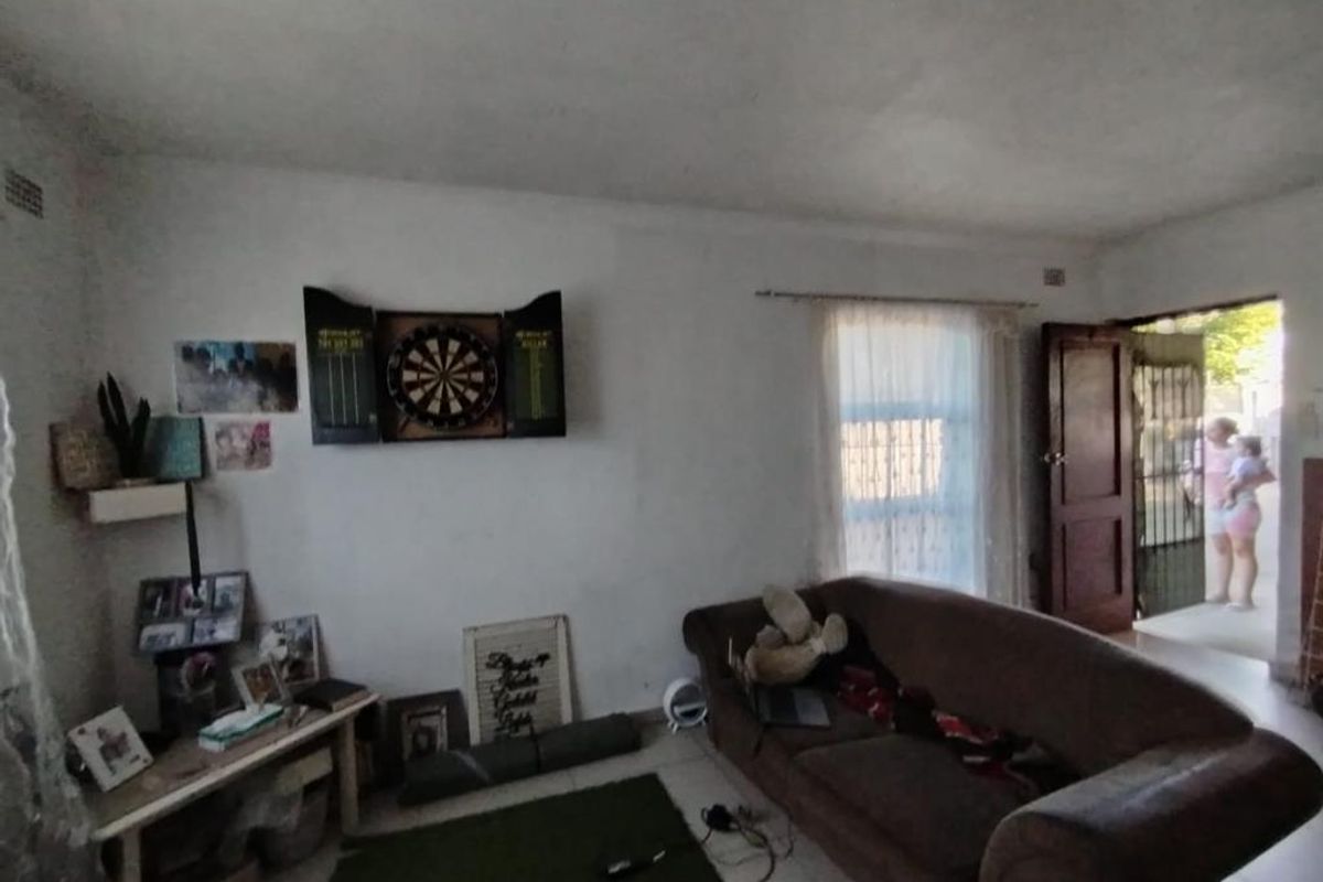 2 BED GROUND FLOOR FOR SALE IN GOLDEN OLDIE EIKENHOF FLATS - Photo 4