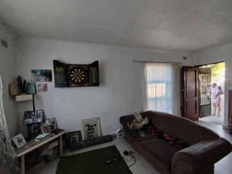 2 BED GROUND FLOOR FOR SALE IN GOLDEN OLDIE EIKENHOF FLATS - Photo 4