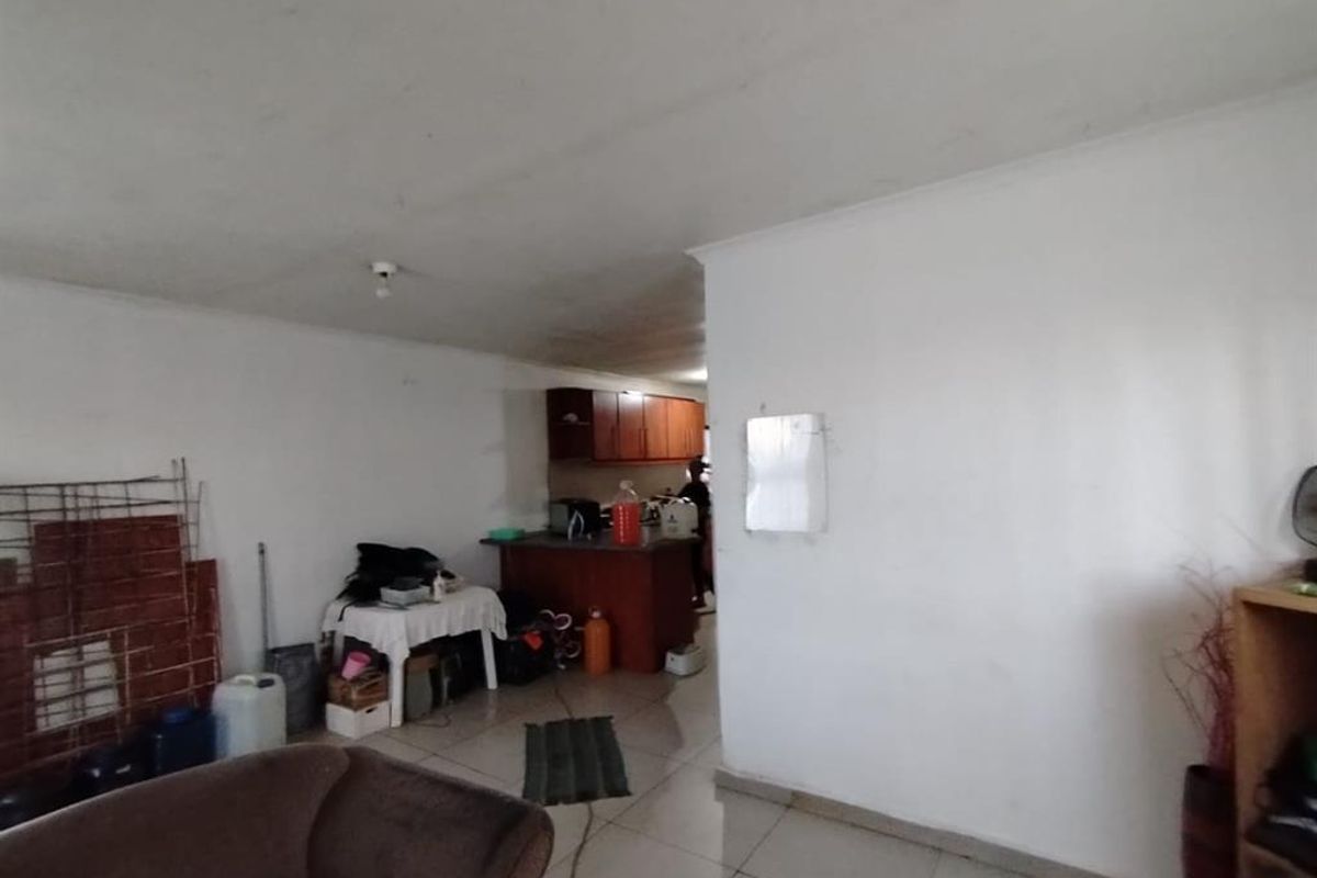 2 BED GROUND FLOOR FOR SALE IN GOLDEN OLDIE EIKENHOF FLATS - Photo 3