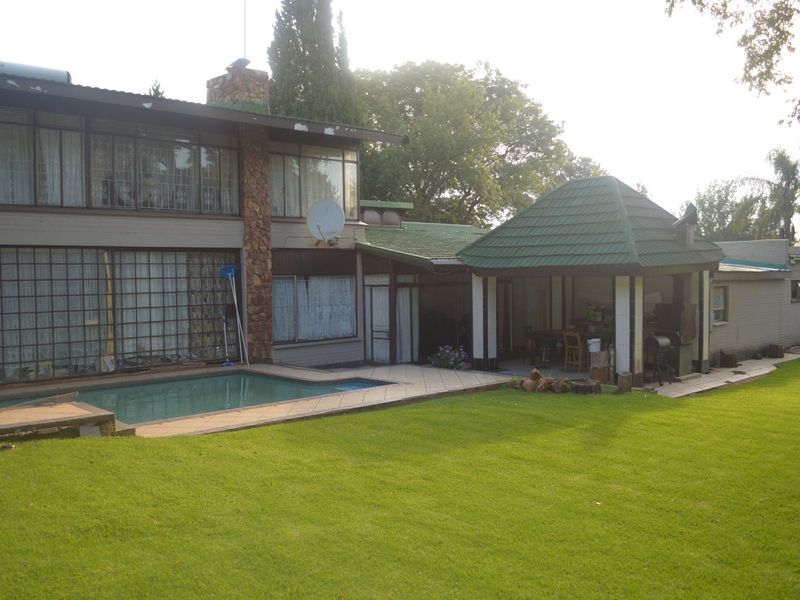This architectural masterpiece is proudly located in the prime residence of Wilkoppies and is calling your name!! - Photo 7