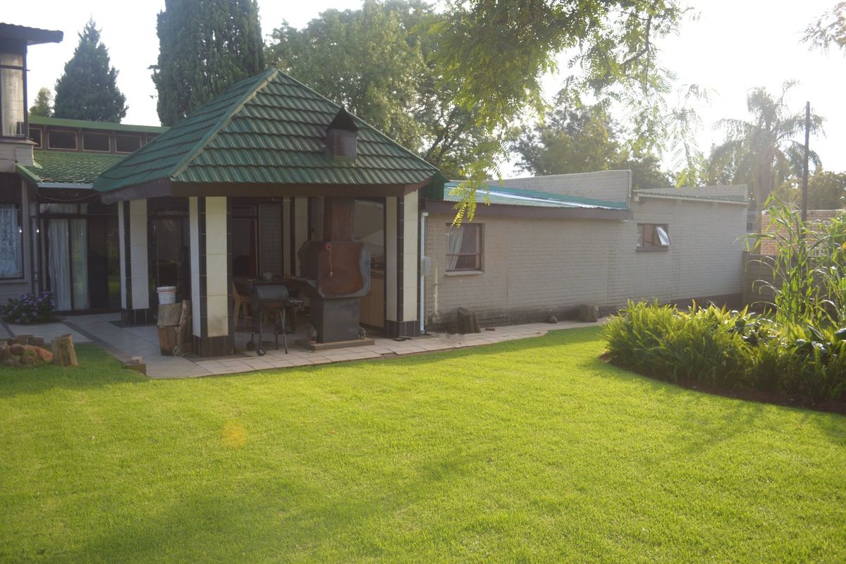 This architectural masterpiece is proudly located in the prime residence of Wilkoppies and is calling your name!! - Photo 3