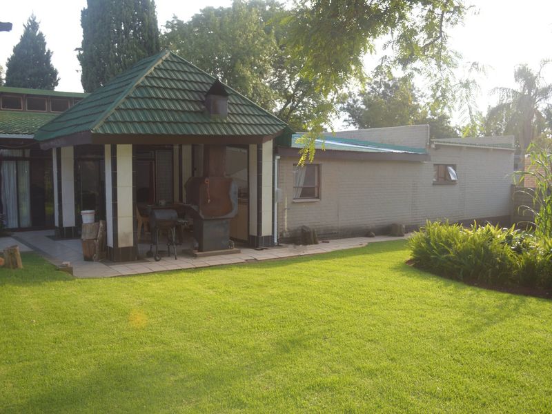 This architectural masterpiece is proudly located in the prime residence of Wilkoppies and is calling your name!! - Photo 3