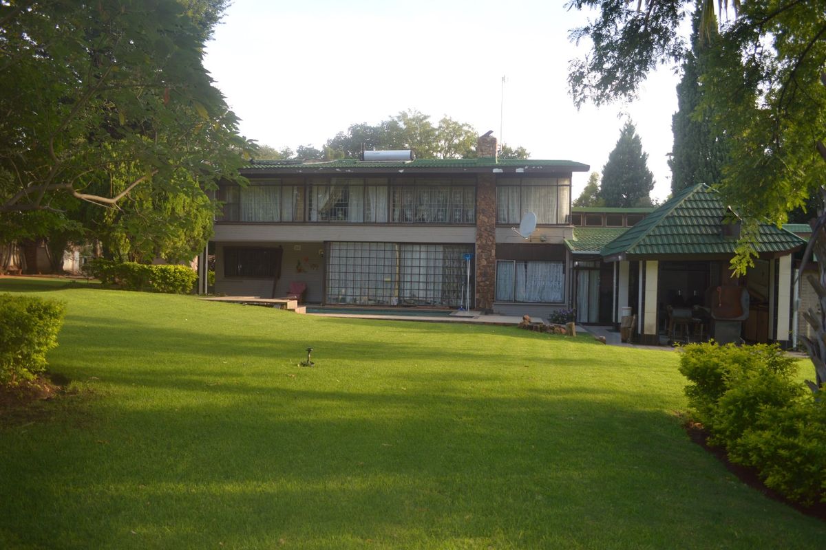 This architectural masterpiece is proudly located in the prime residence of Wilkoppies and is calling your name!! - Photo 4