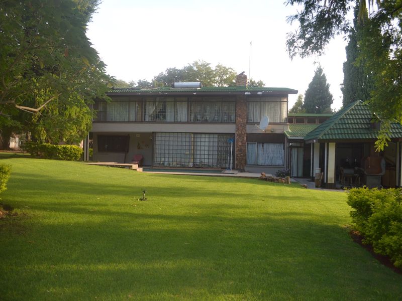 This architectural masterpiece is proudly located in the prime residence of Wilkoppies and is calling your name!! - Photo 4