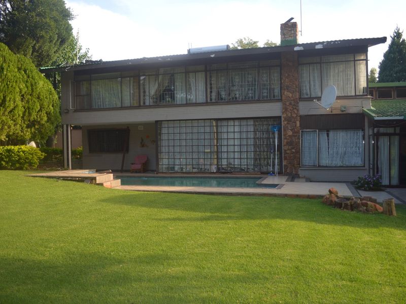 This architectural masterpiece is proudly located in the prime residence of Wilkoppies and is calling your name!! - Photo 2
