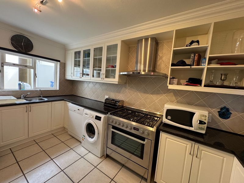 Spacious & Versatile Townhouse in Secure Signal Hill Estate – Exceptional Value - Photo 8