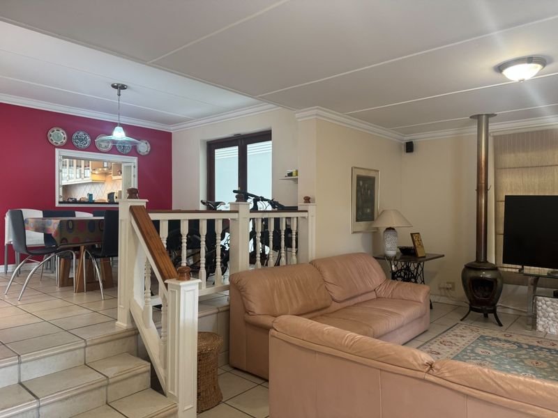 Spacious & Versatile Townhouse in Secure Signal Hill Estate – Exceptional Value - Photo 7