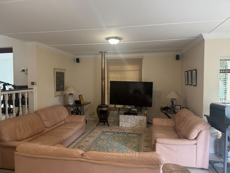 Spacious & Versatile Townhouse in Secure Signal Hill Estate – Exceptional Value - Photo 6