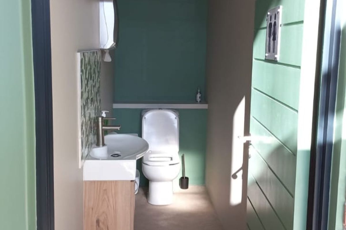 Centrally Located Office with Solar and private Bathroom - Photo 3