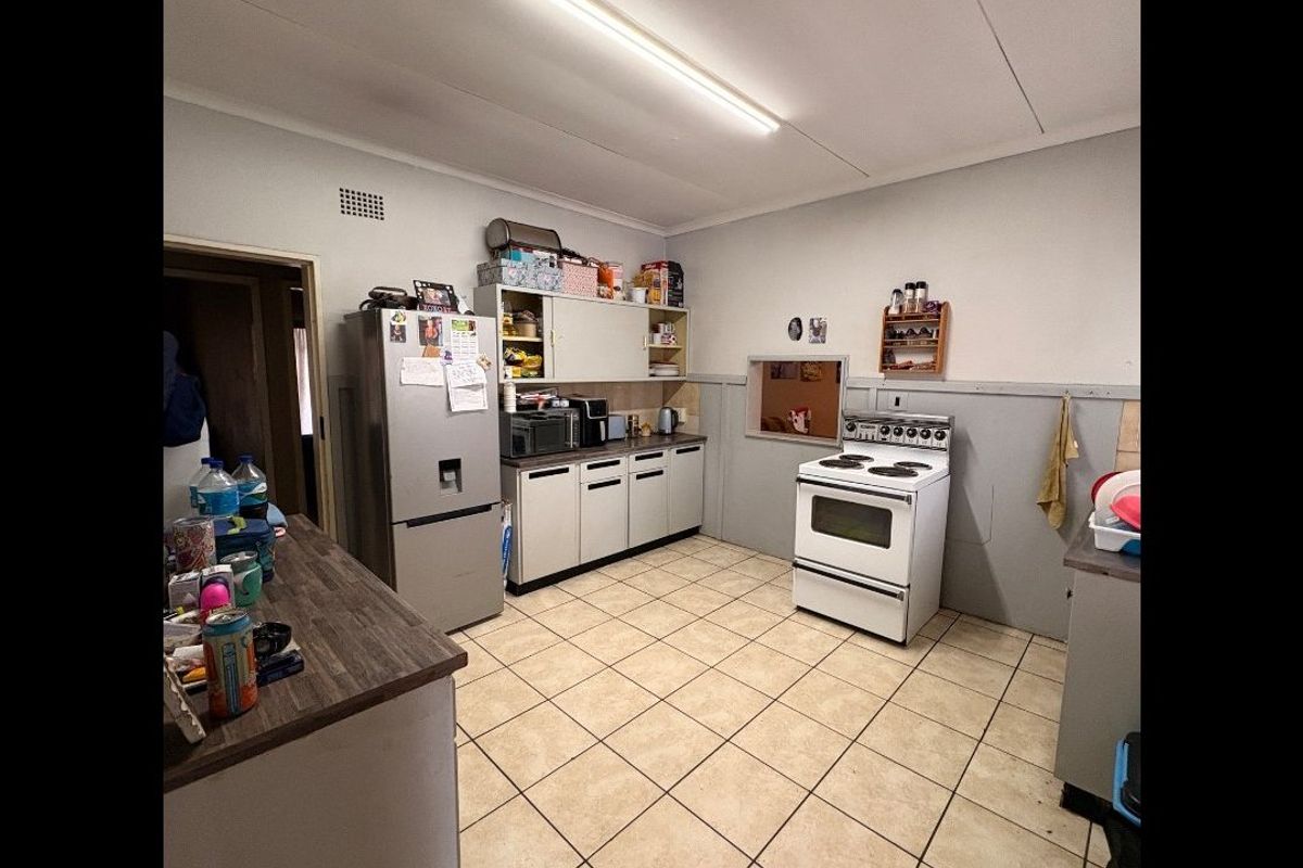 Comfortable 2-bedroom sectional title flat in Meiringspark with private patio, garage, and excellent location near schools and shops. - Photo 2
