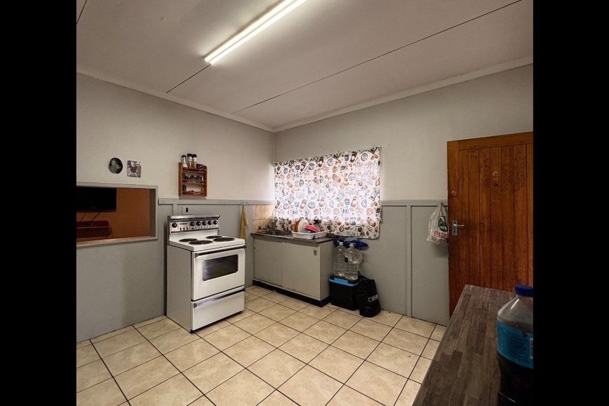 Comfortable 2-bedroom sectional title flat in Meiringspark with private patio, garage, and excellent location near schools and shops. - Photo 3