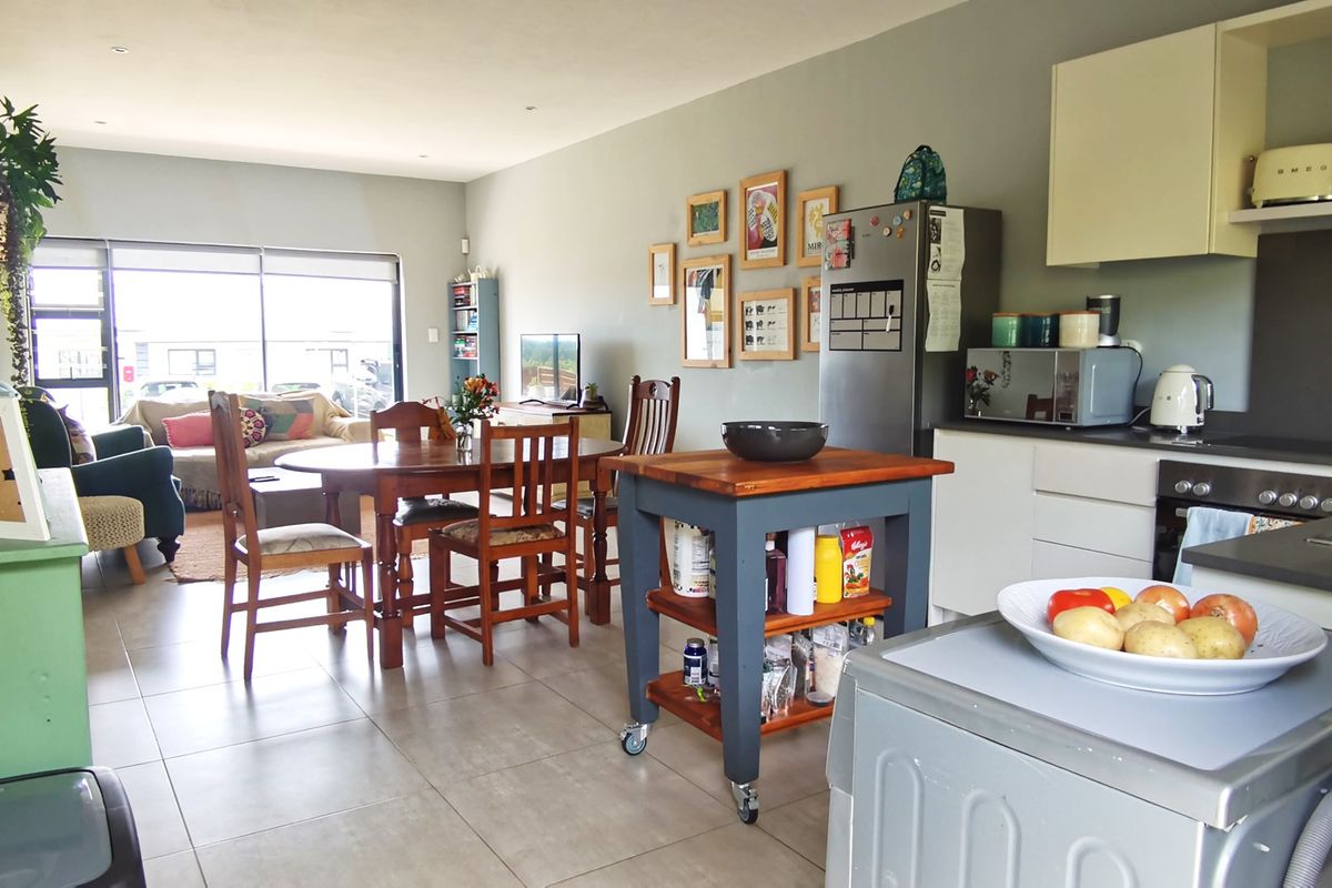 Large 2 Bed 2 Bath Ground Floor Apartment - Photo 3