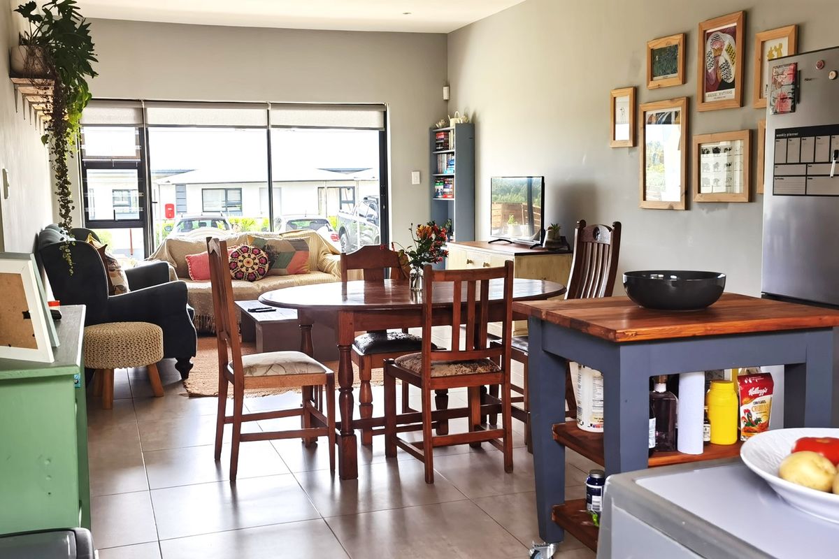 Large 2 Bed 2 Bath Ground Floor Apartment - Photo 2
