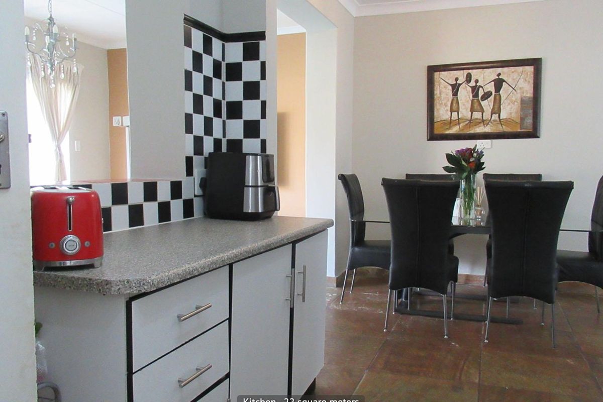 4 Bedroom House for Sale in Blairgowrie - Photo 3