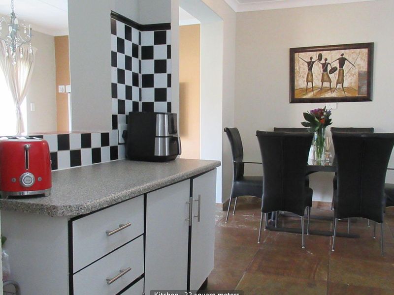 4 Bedroom House for Sale in Blairgowrie - Photo 3