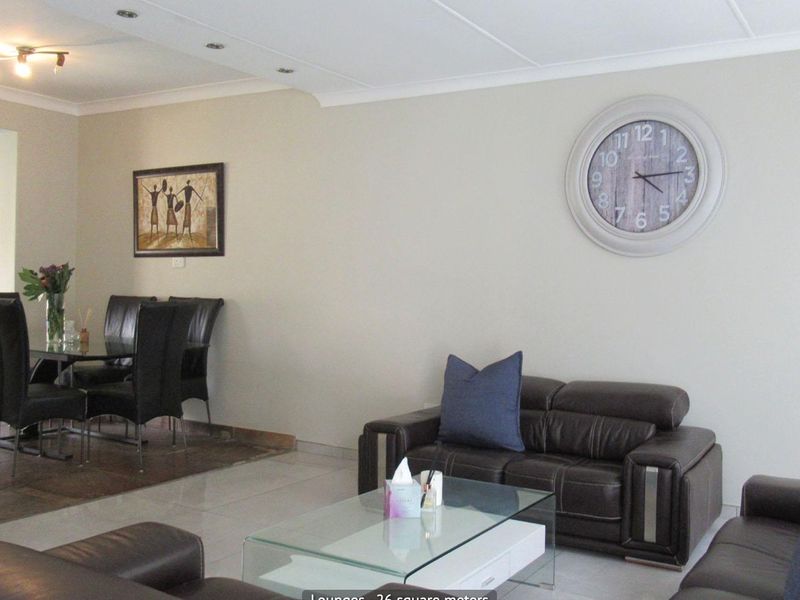 4 Bedroom House for Sale in Blairgowrie - Photo 8