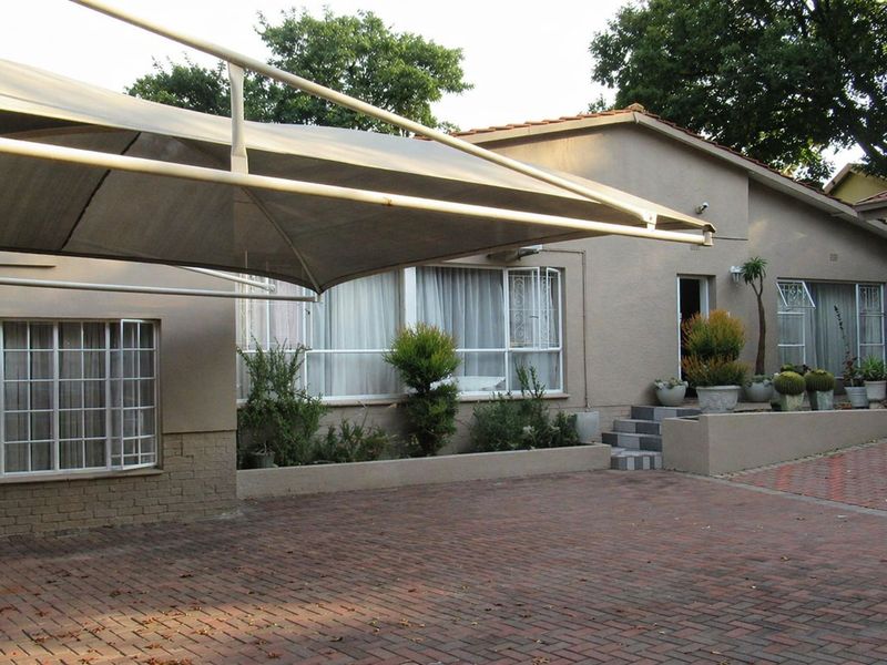 4 Bedroom House for Sale in Blairgowrie - Photo 2