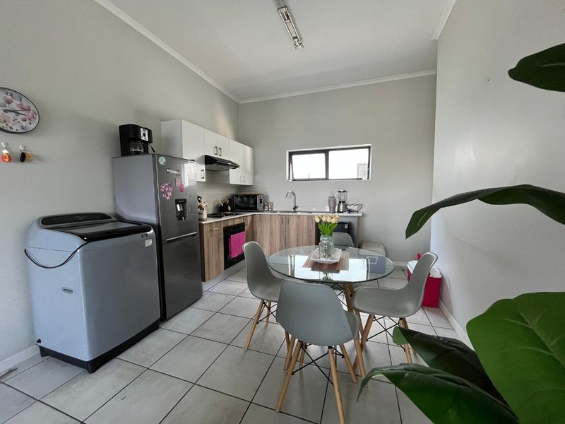 2 Bedroom Apartment to Rent  - Photo 5