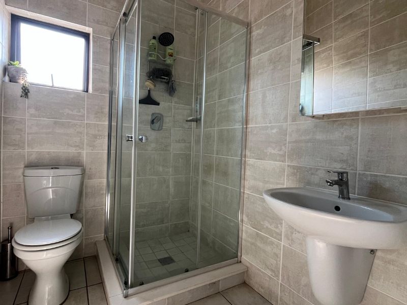 2 Bedroom Apartment to Rent  - Photo 10