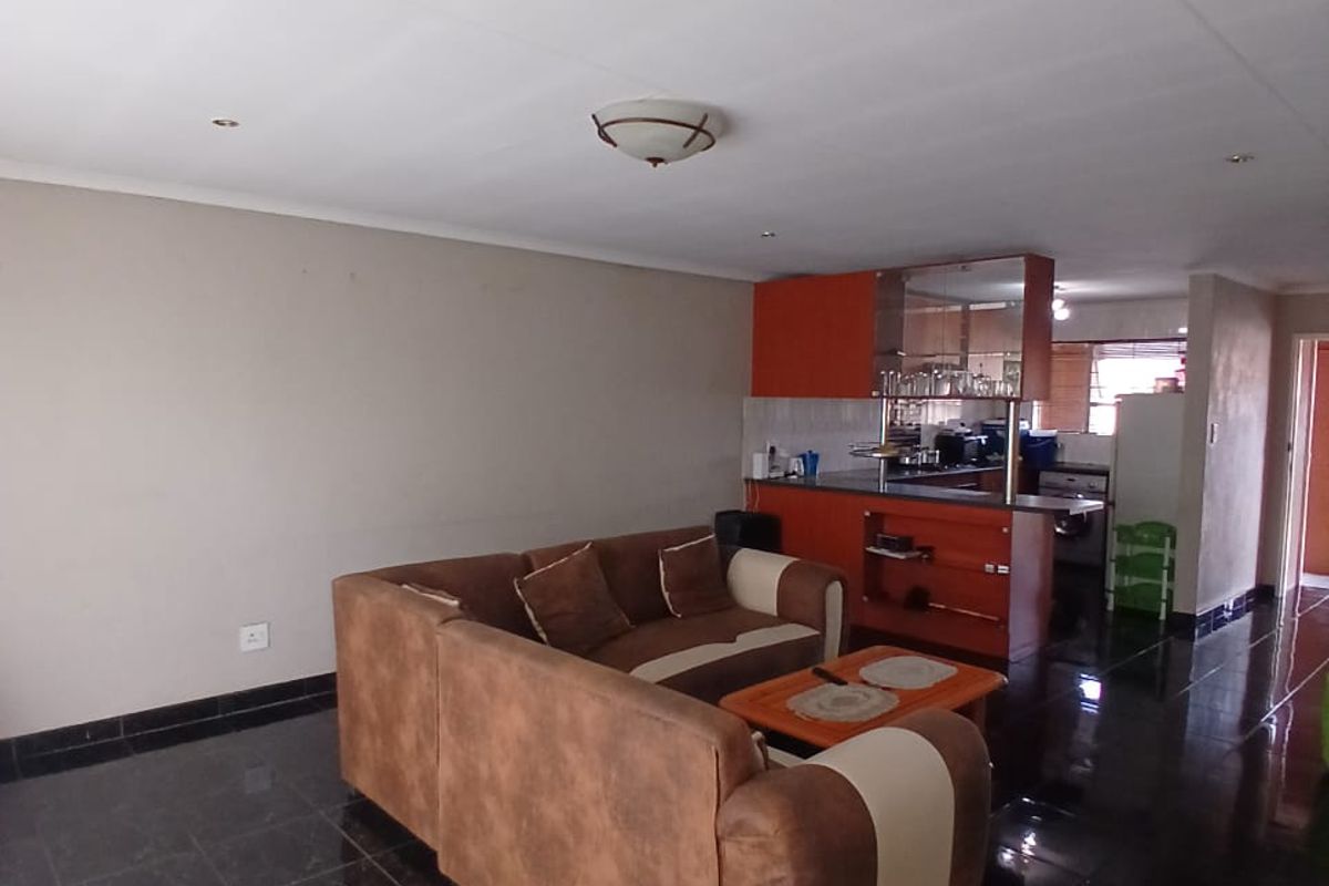 Spacious 2 bed 1 bath apartment - Photo 5