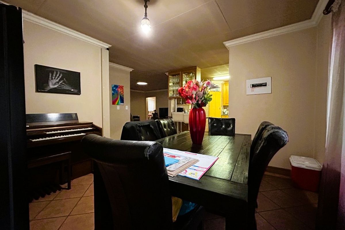 5-Bedroom Family Dream – Unmatched Value at R2 395 000! - Photo 4