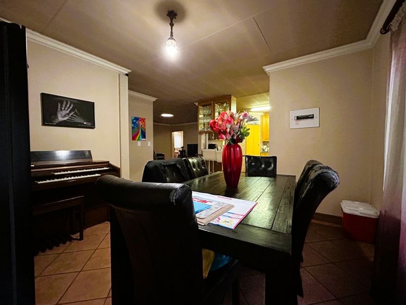 5-Bedroom Family Dream – Unmatched Value at R2 395 000! - Photo 4