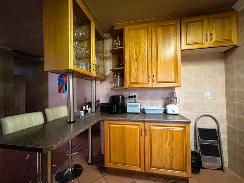 5-Bedroom Family Dream – Unmatched Value at R2 395 000! - Photo 7