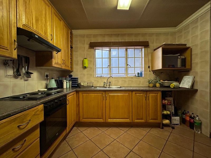 5-Bedroom Family Dream – Unmatched Value at R2 395 000! - Photo 6