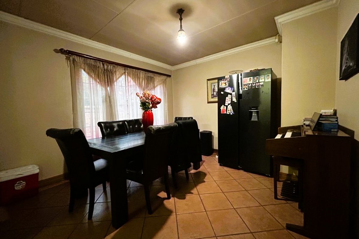 5-Bedroom Family Dream – Unmatched Value at R2 395 000! - Photo 3