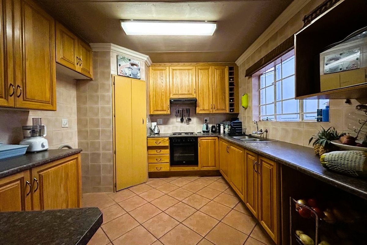 5-Bedroom Family Dream – Unmatched Value at R2 395 000! - Photo 5
