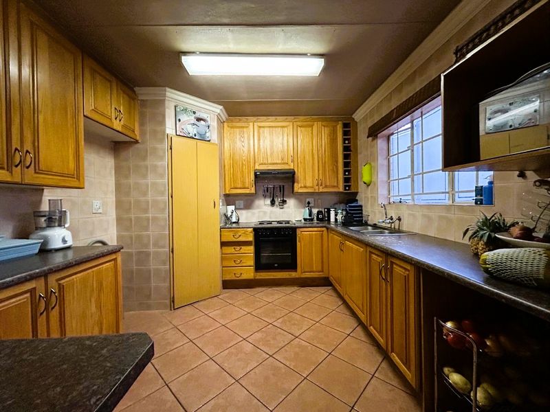 5-Bedroom Family Dream – Unmatched Value at R2 395 000! - Photo 5