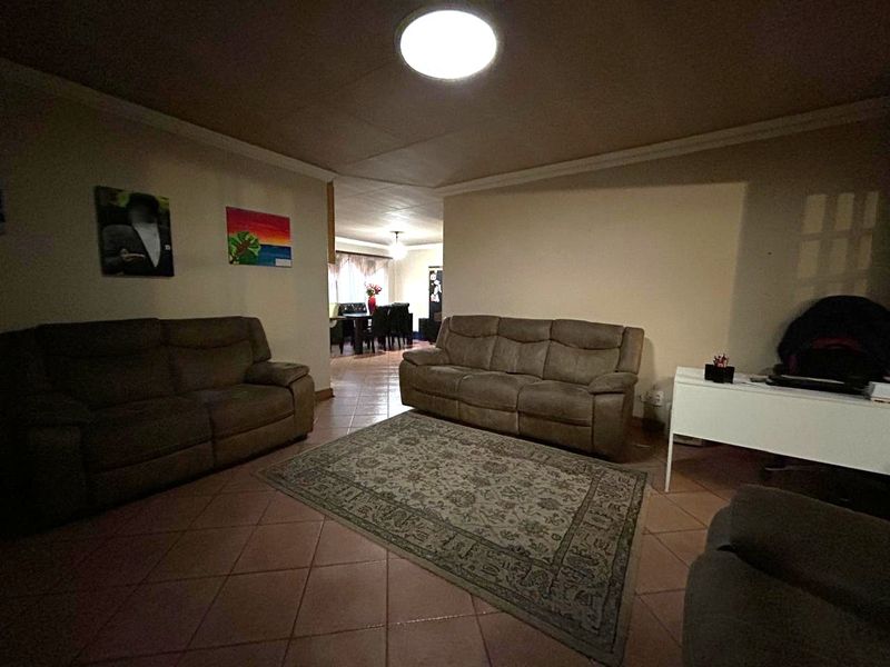 5-Bedroom Family Dream – Unmatched Value at R2 395 000! - Photo 10