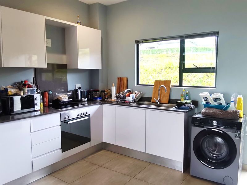Large 2 Bed 2 Bath Ground Floor Apartment - Photo 2