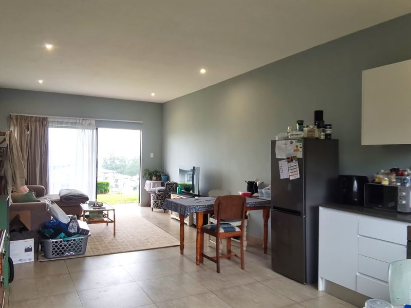 Large 2 Bed 2 Bath Ground Floor Apartment - Photo 1