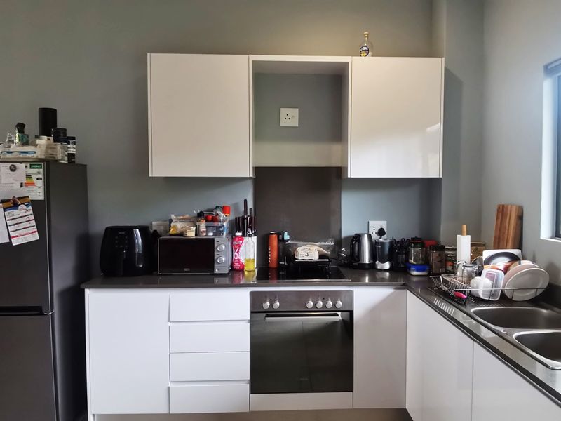 Large 2 Bed 2 Bath Ground Floor Apartment - Photo 4