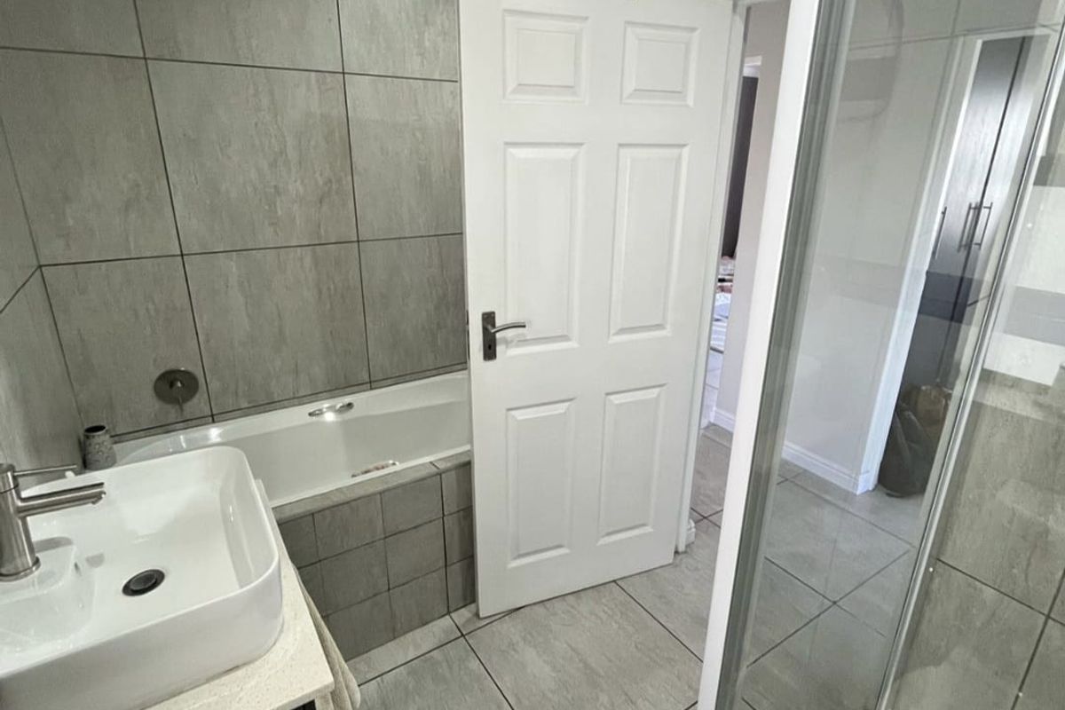 Blue Mountain Village family home I George - Photo 4