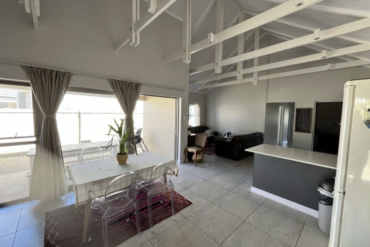 Blue Mountain Village family home I George - Photo 3