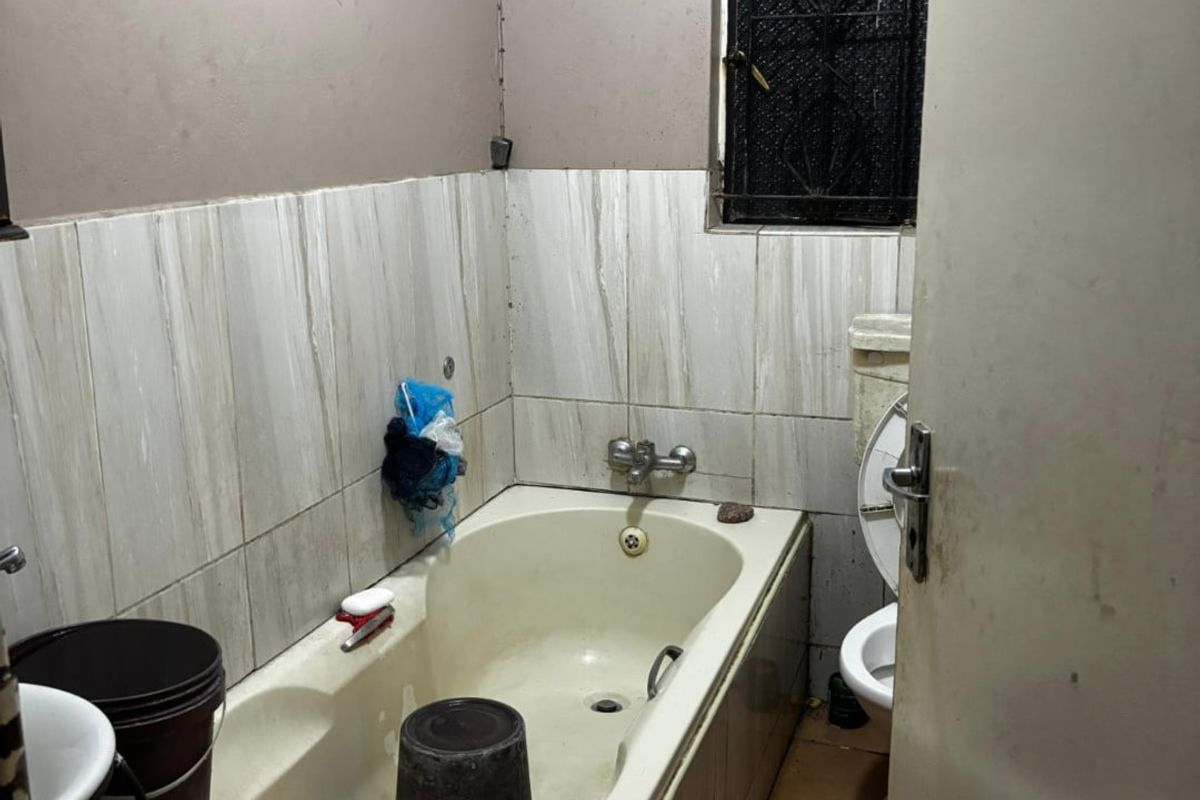 Charming 2 Bed Home in Witbank, Carport Appeal - Photo 5